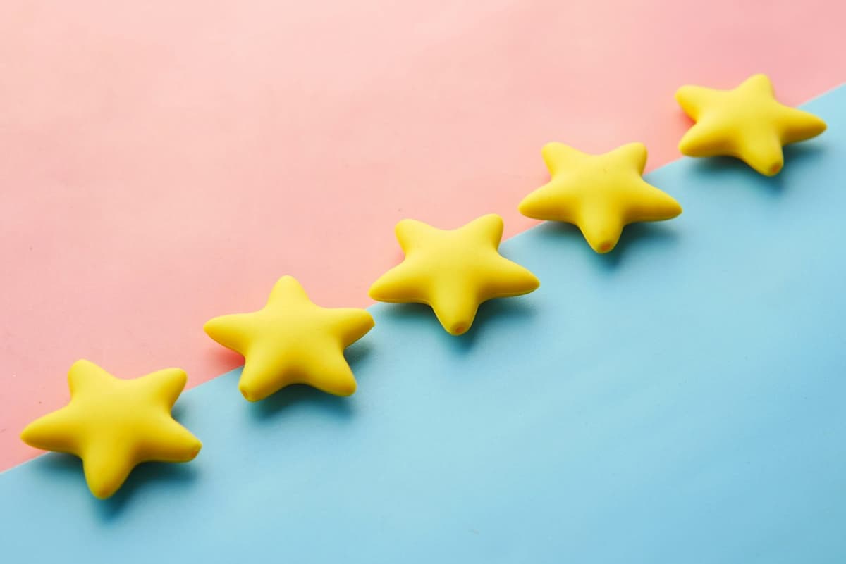 Five yellow stars representing app review improvements